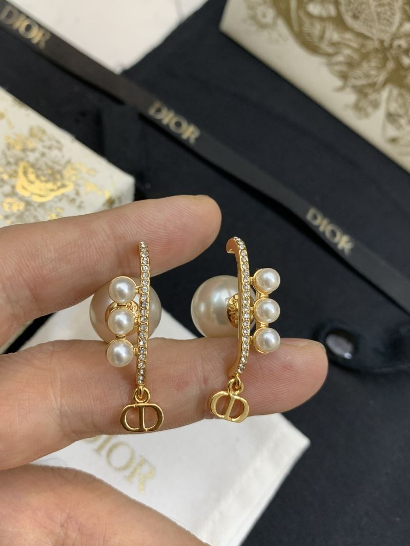 chr1st1an D10r earrings